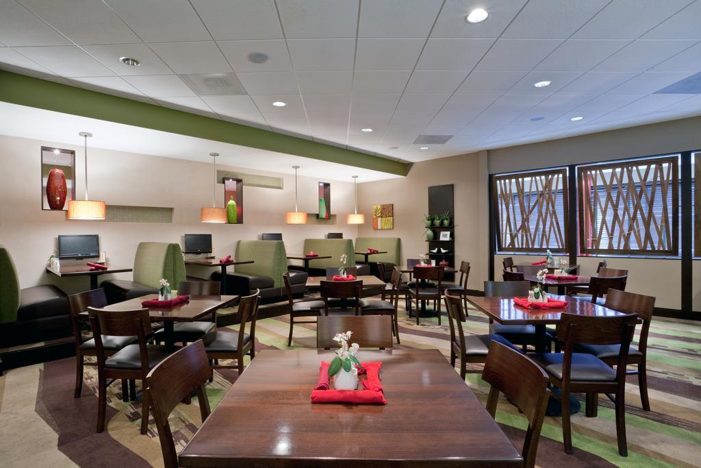 Holiday Inn Olathe Medical Center ภายนอก รูปภาพ
